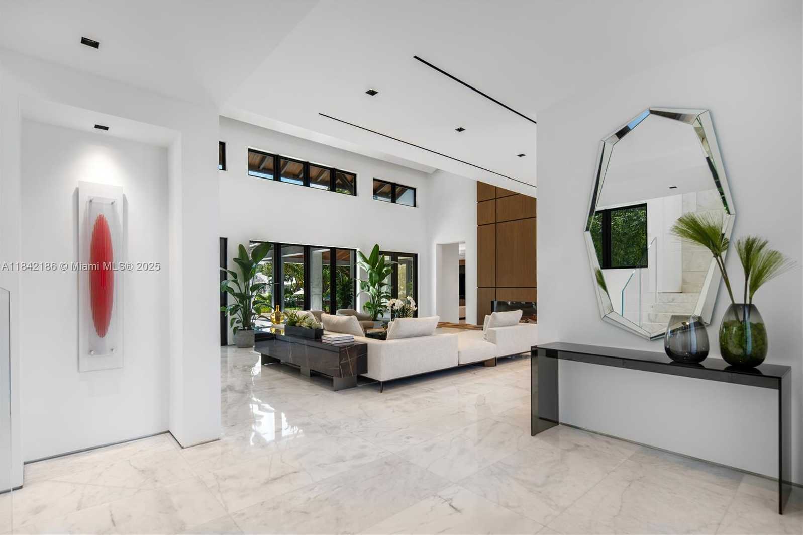 Small Image of 4241 PALM LN, Miami Number 25