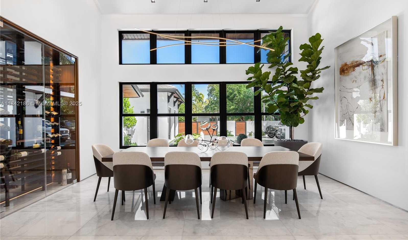Small Image of 4241 PALM LN, Miami Number 31