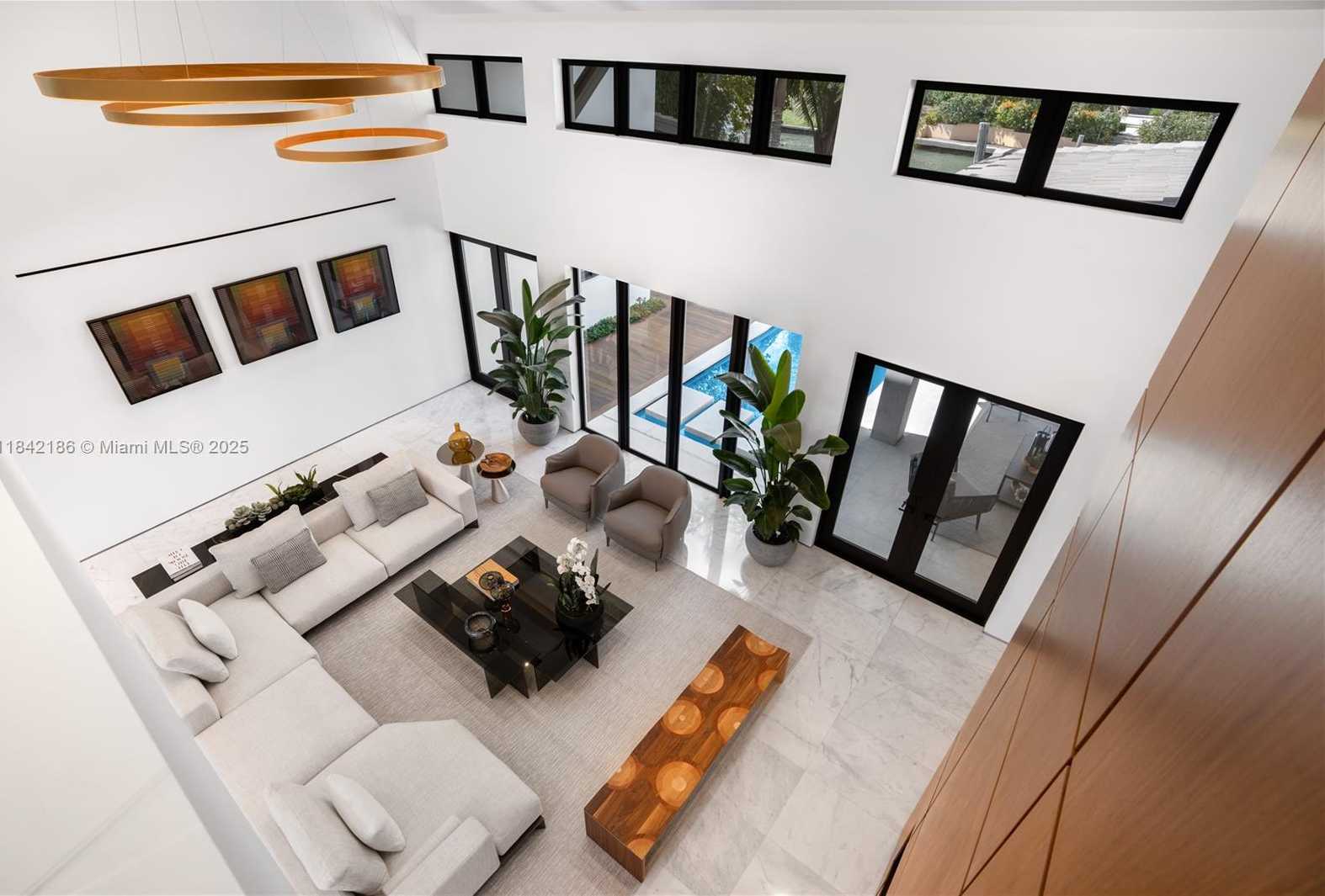 Small Image of 4241 PALM LN, Miami Number 33