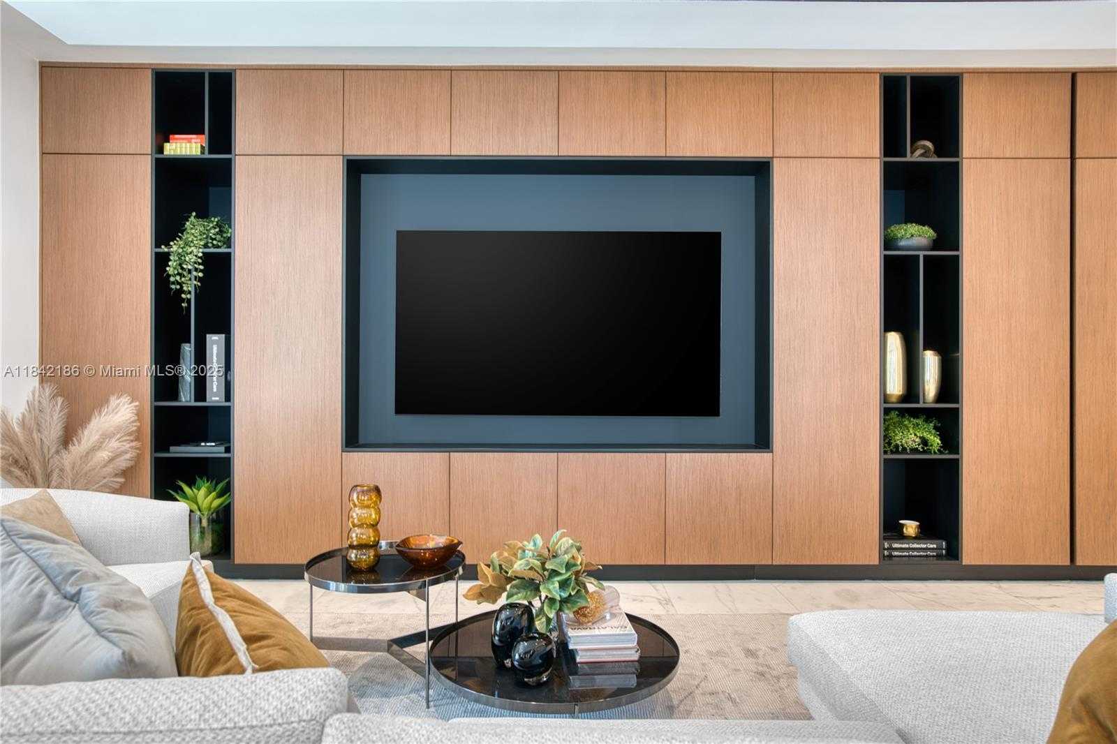 Small Image of 4241 PALM LN, Miami Number 39