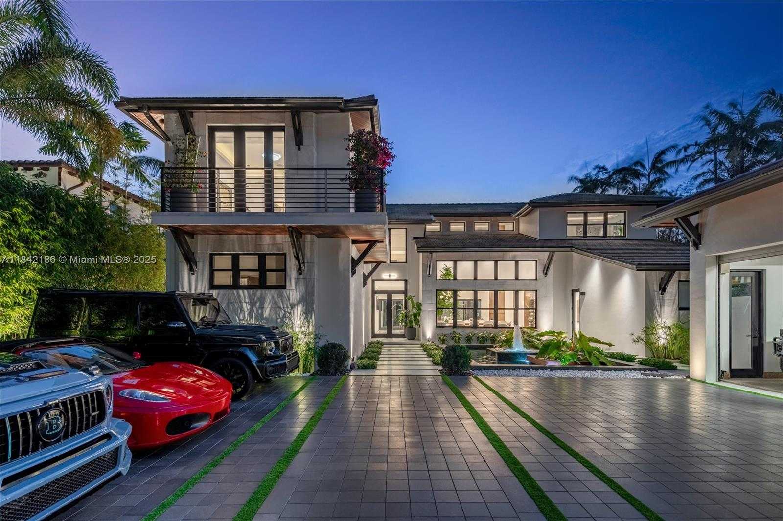 Small Image of 4241 PALM LN, Miami Number 4