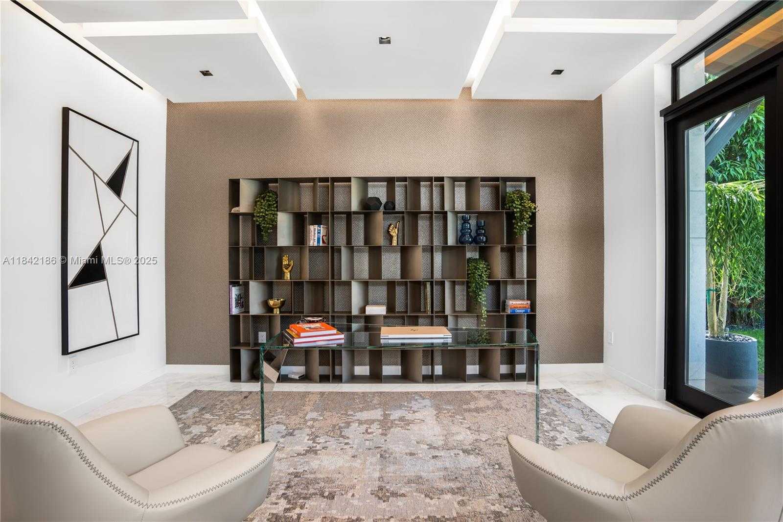 Small Image of 4241 PALM LN, Miami Number 41