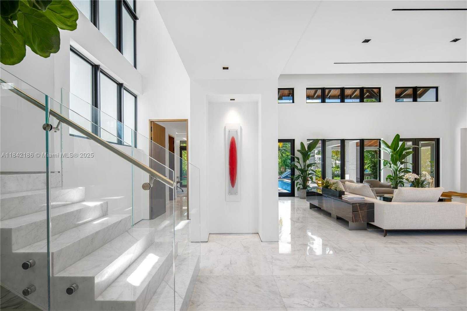 Small Image of 4241 PALM LN, Miami Number 43