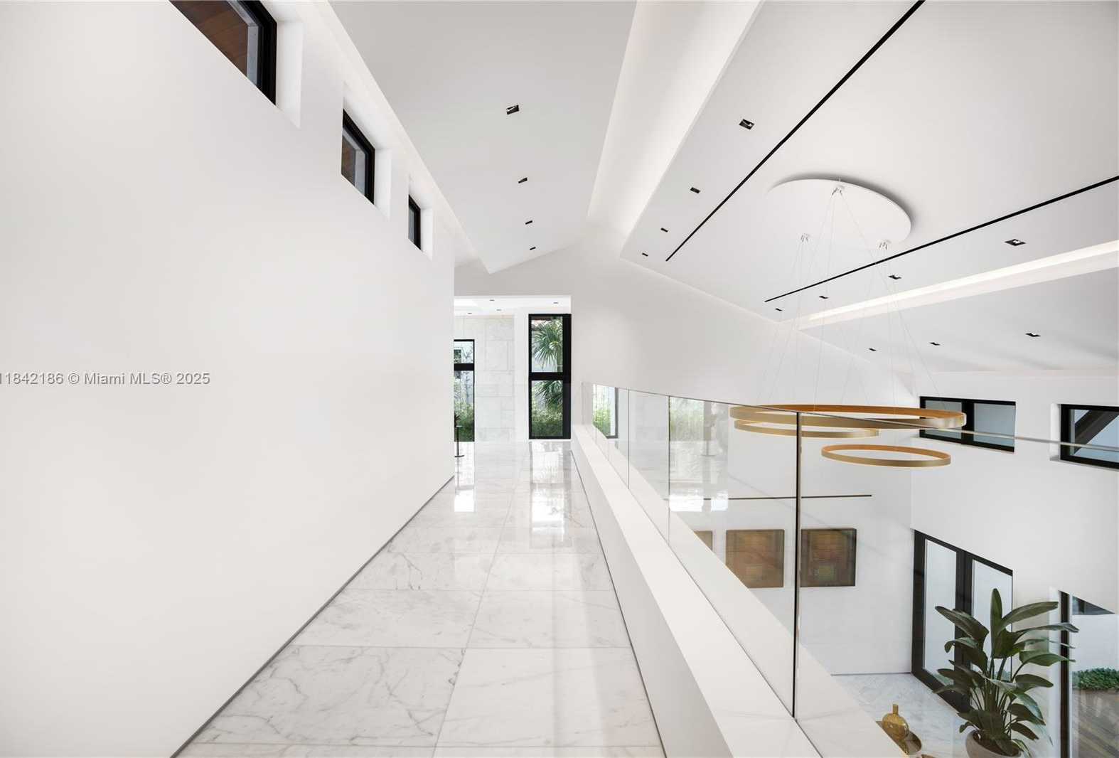 Small Image of 4241 PALM LN, Miami Number 48