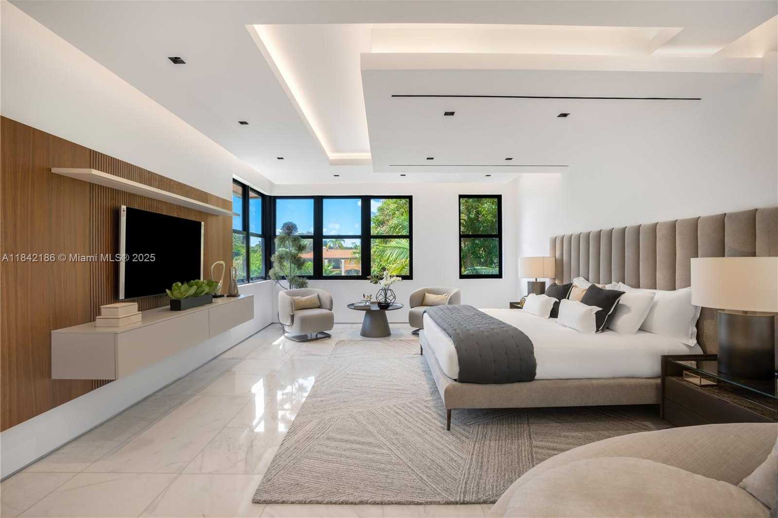 Small Image of 4241 PALM LN, Miami Number 49