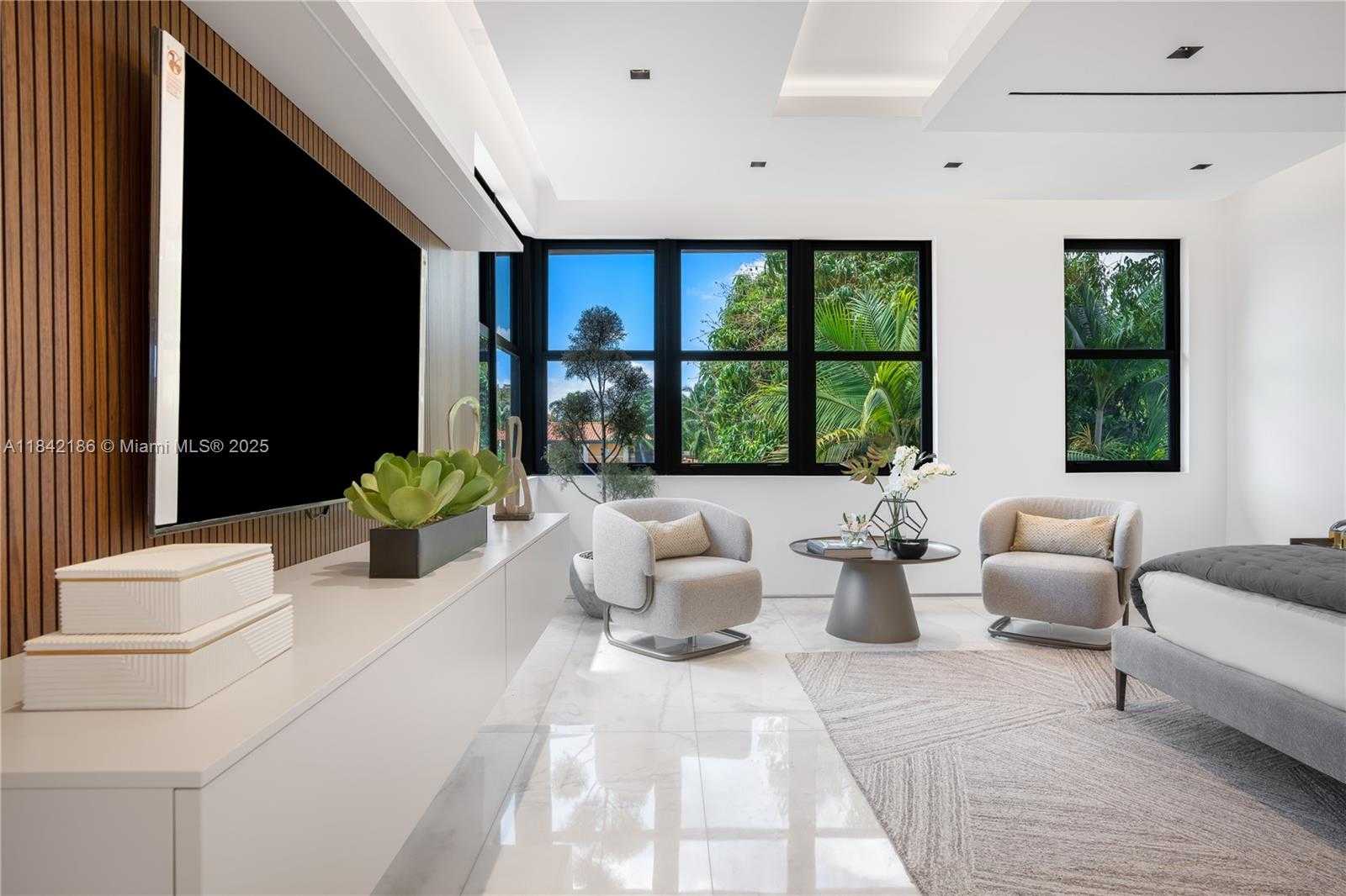 Small Image of 4241 PALM LN, Miami Number 50