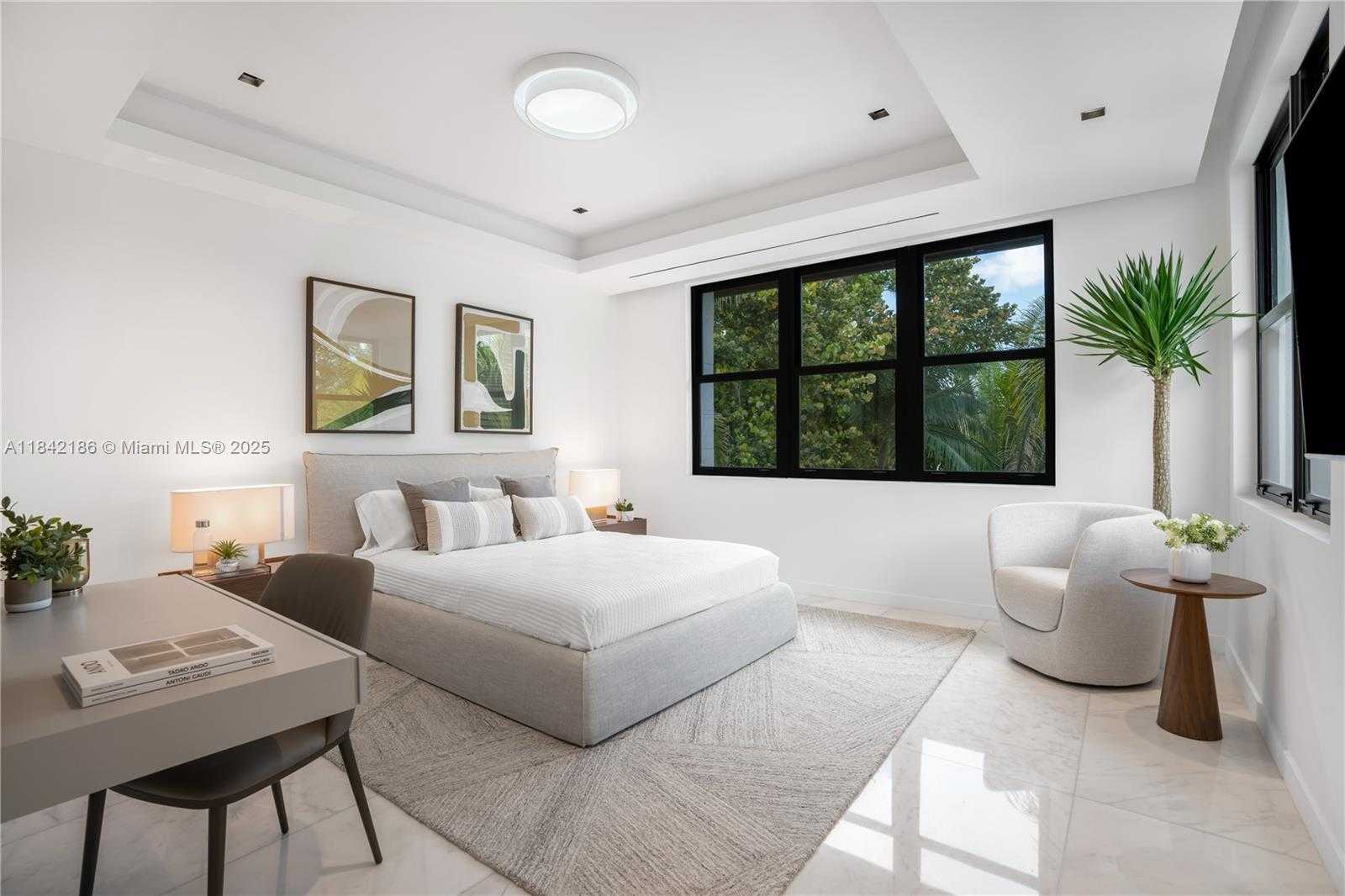 Small Image of 4241 PALM LN, Miami Number 59