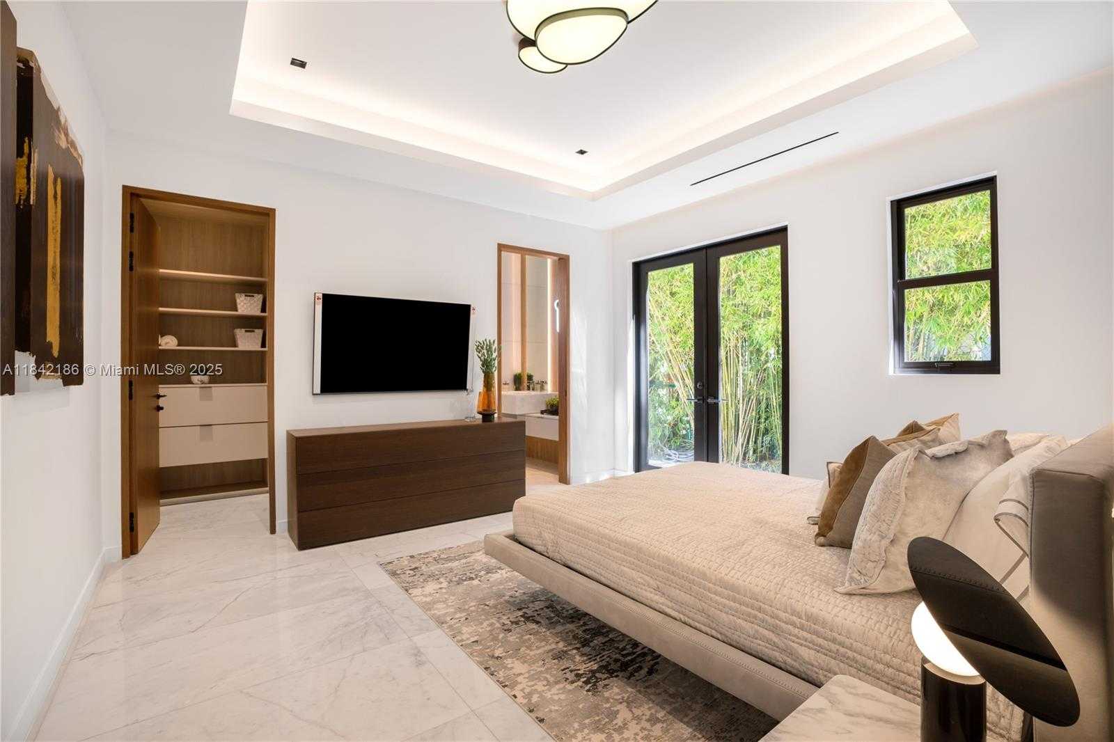 Small Image of 4241 PALM LN, Miami Number 65