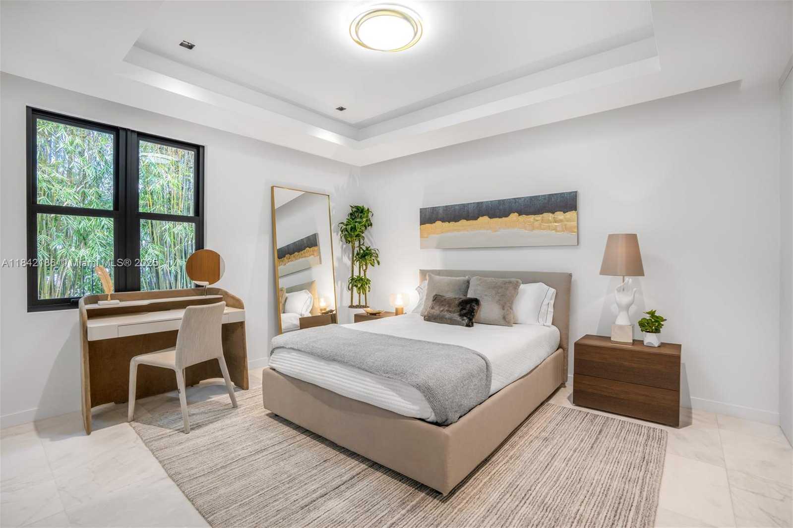 Small Image of 4241 PALM LN, Miami Number 68