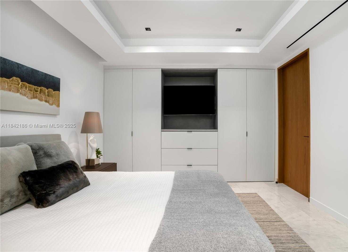 Small Image of 4241 PALM LN, Miami Number 69