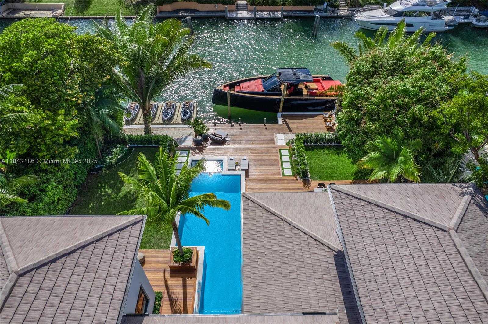 Small Image of 4241 PALM LN, Miami Number 77