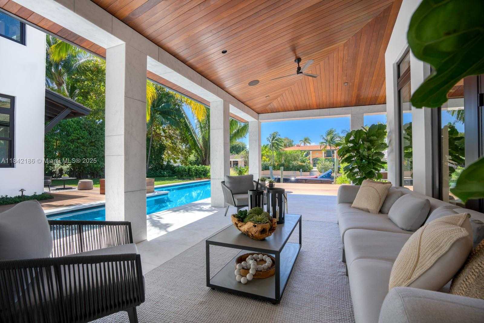 Small Image of 4241 PALM LN, Miami Number 78