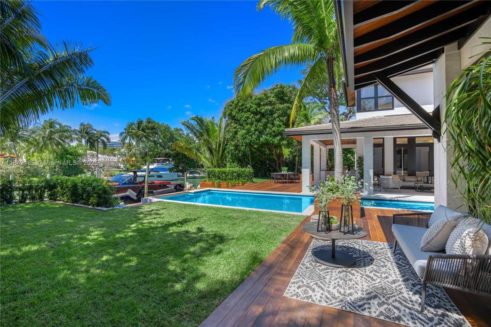 Small Image of 4241 PALM LN, Miami Number 80
