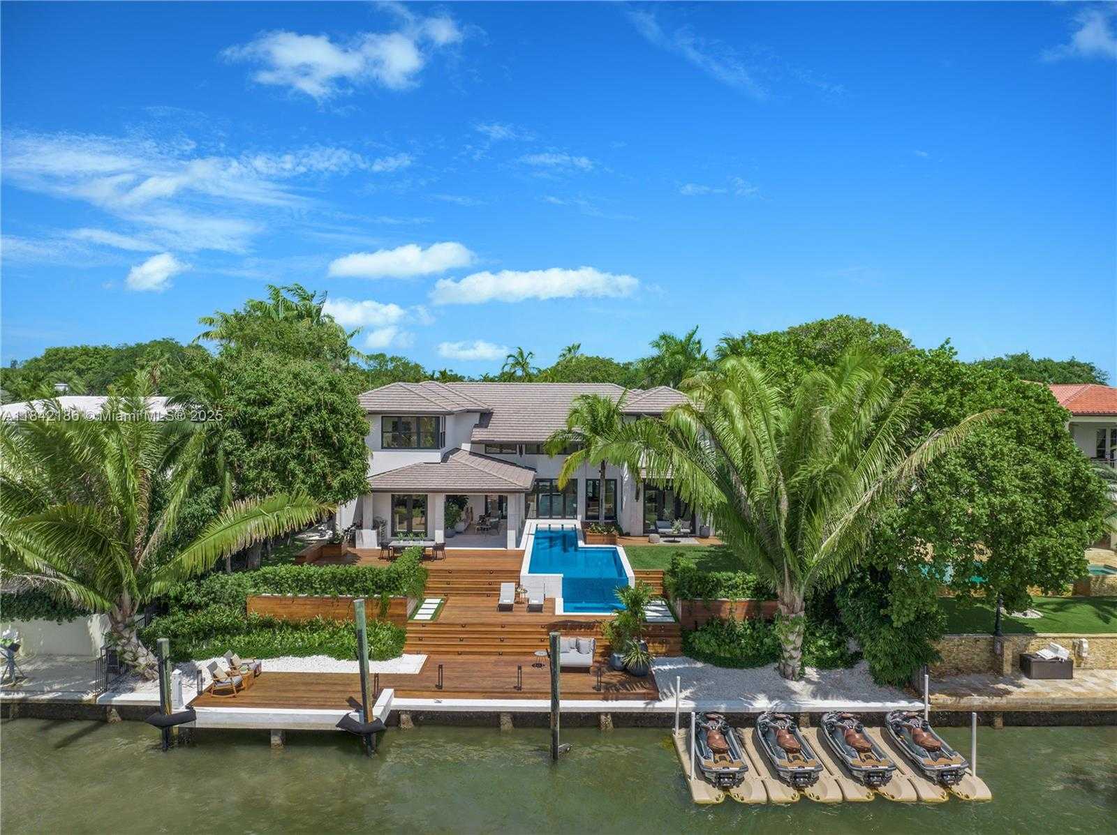 Small Image of 4241 PALM LN, Miami Number 84