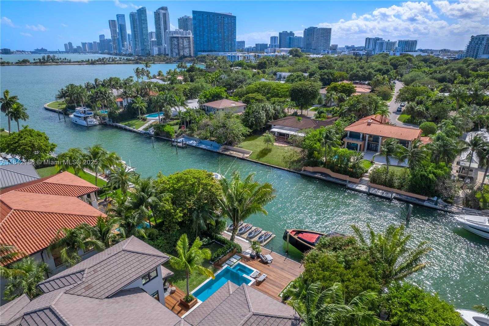 Small Image of 4241 PALM LN, Miami Number 85