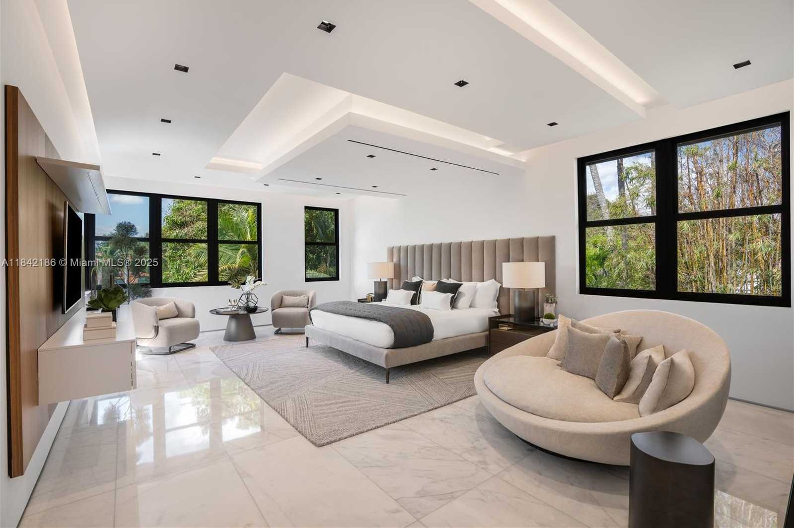 Small Image of 4241 PALM LN, Miami Number 9