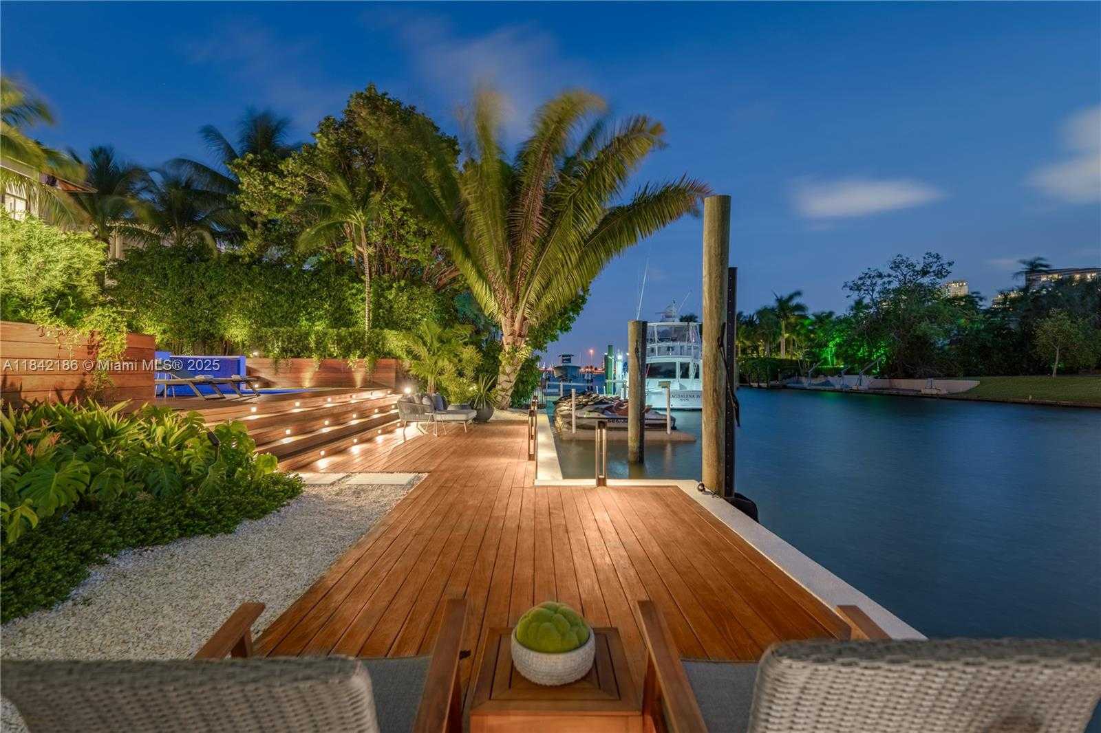 Small Image of 4241 PALM LN, Miami Number 96