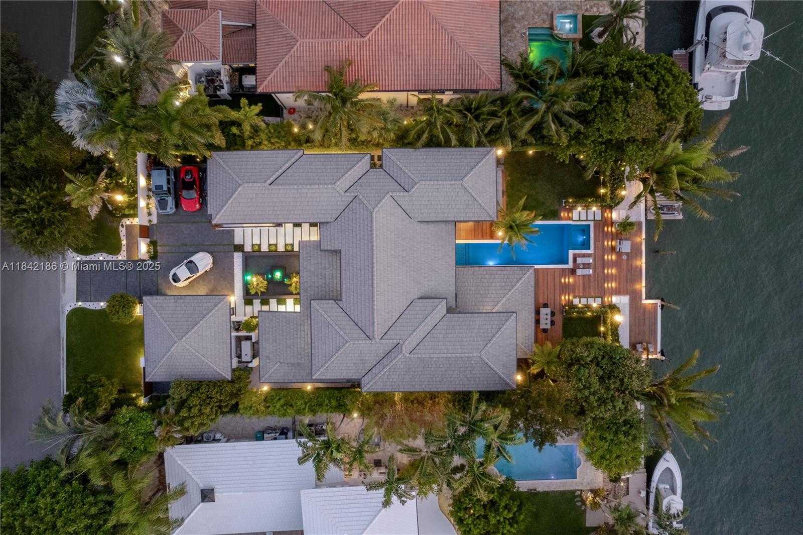 Small Image of 4241 PALM LN, Miami Number 99