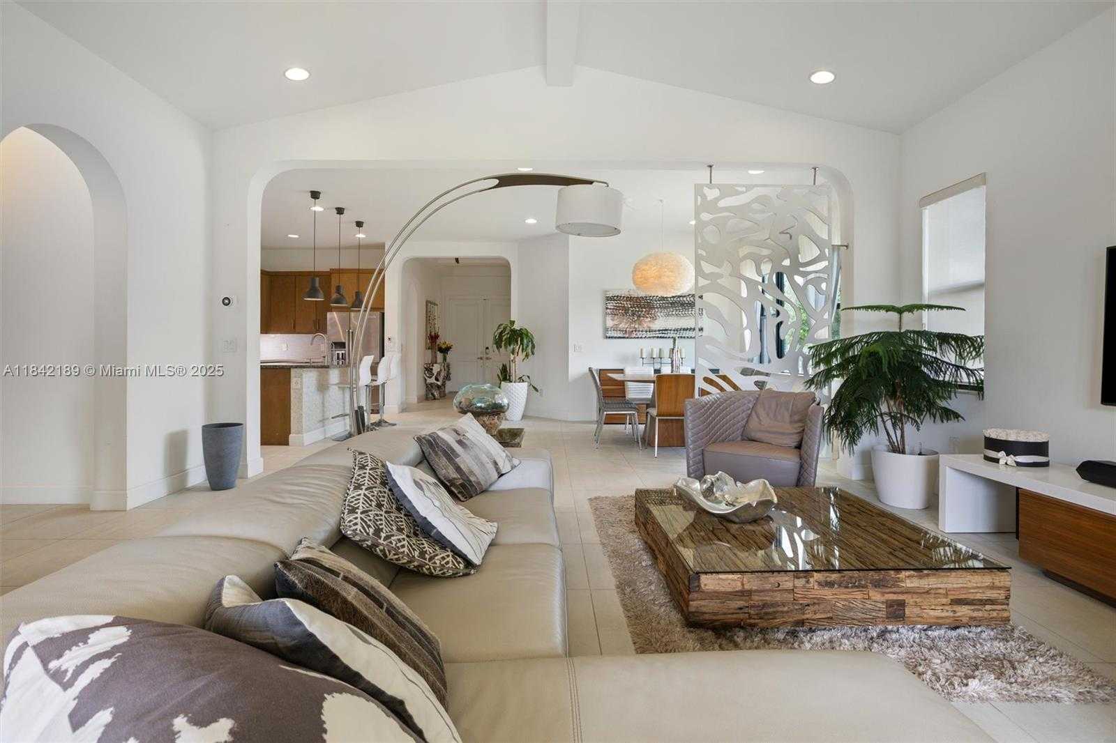 Small Image of 1126 SOUTH WEST 113TH WAY, Pembroke Pines Number 10