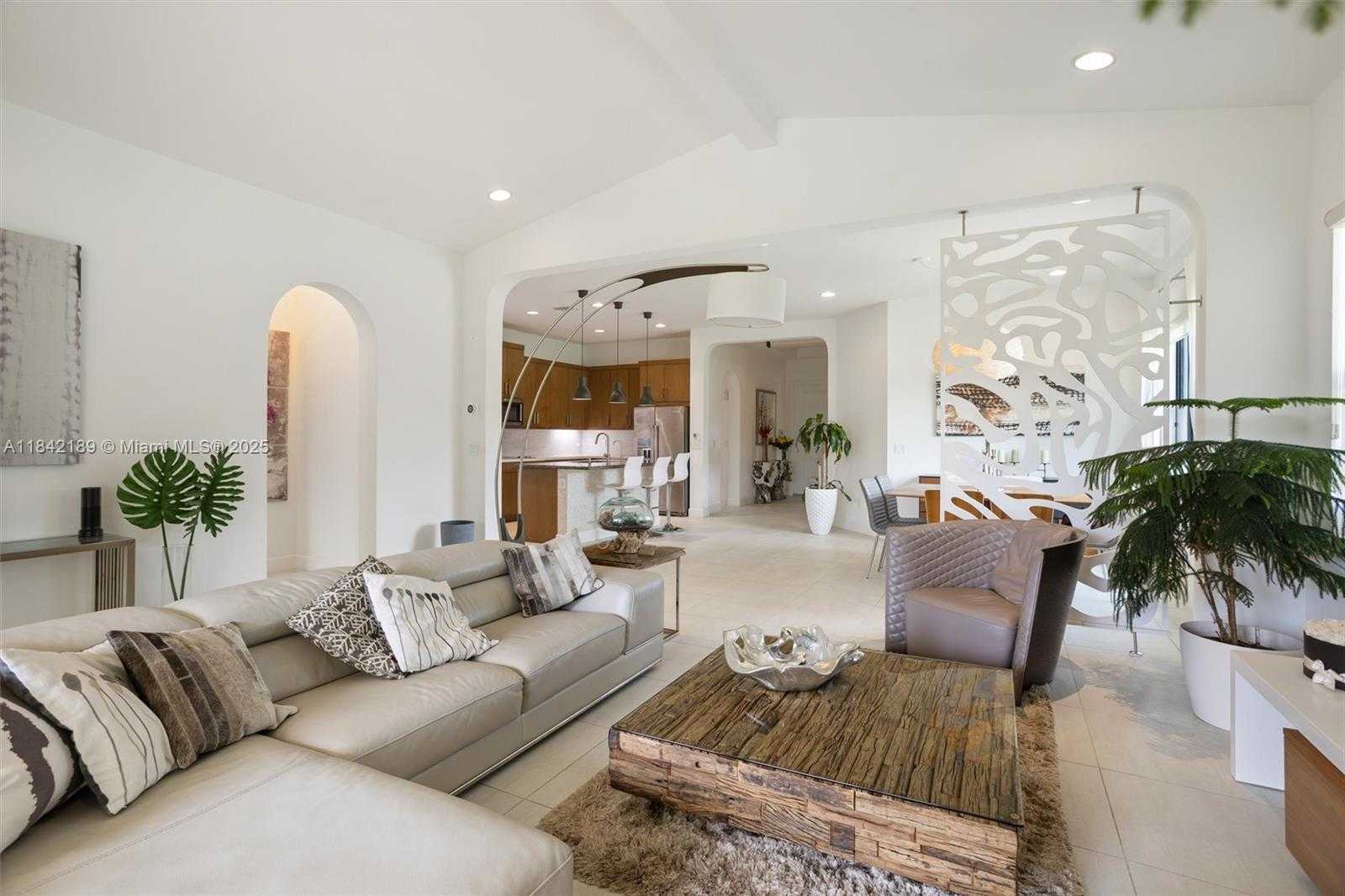 Small Image of 1126 SOUTH WEST 113TH WAY, Pembroke Pines Number 11