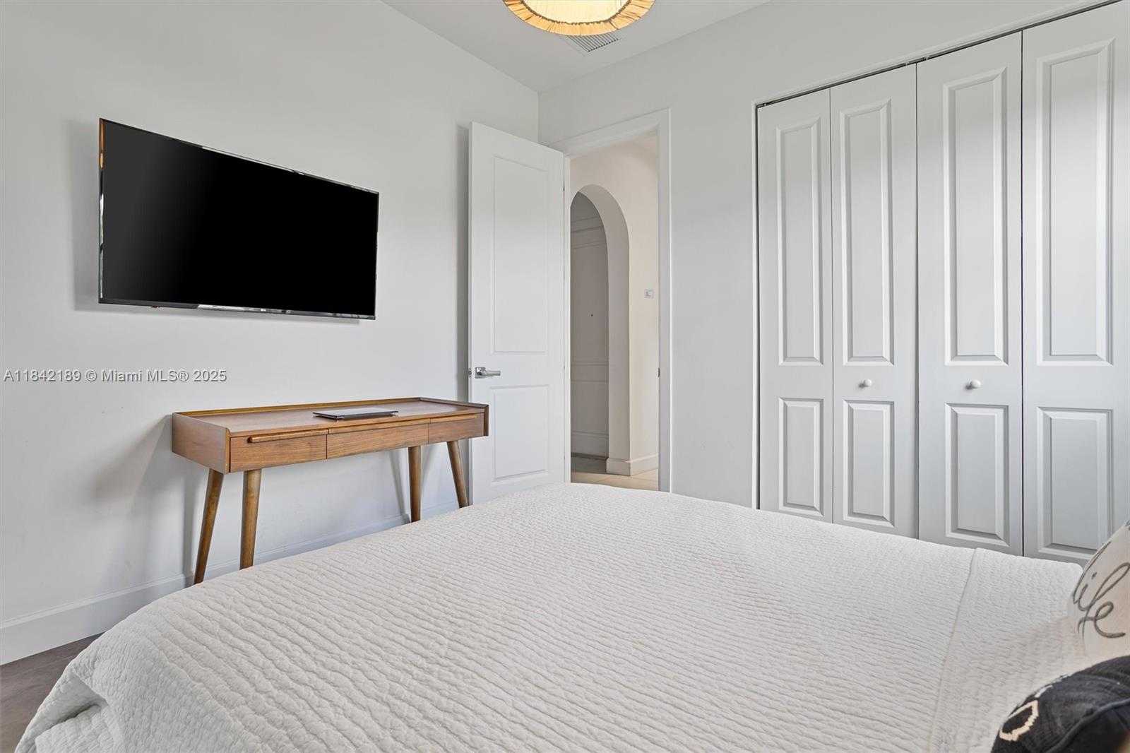 Small Image of 1126 SOUTH WEST 113TH WAY, Pembroke Pines Number 20