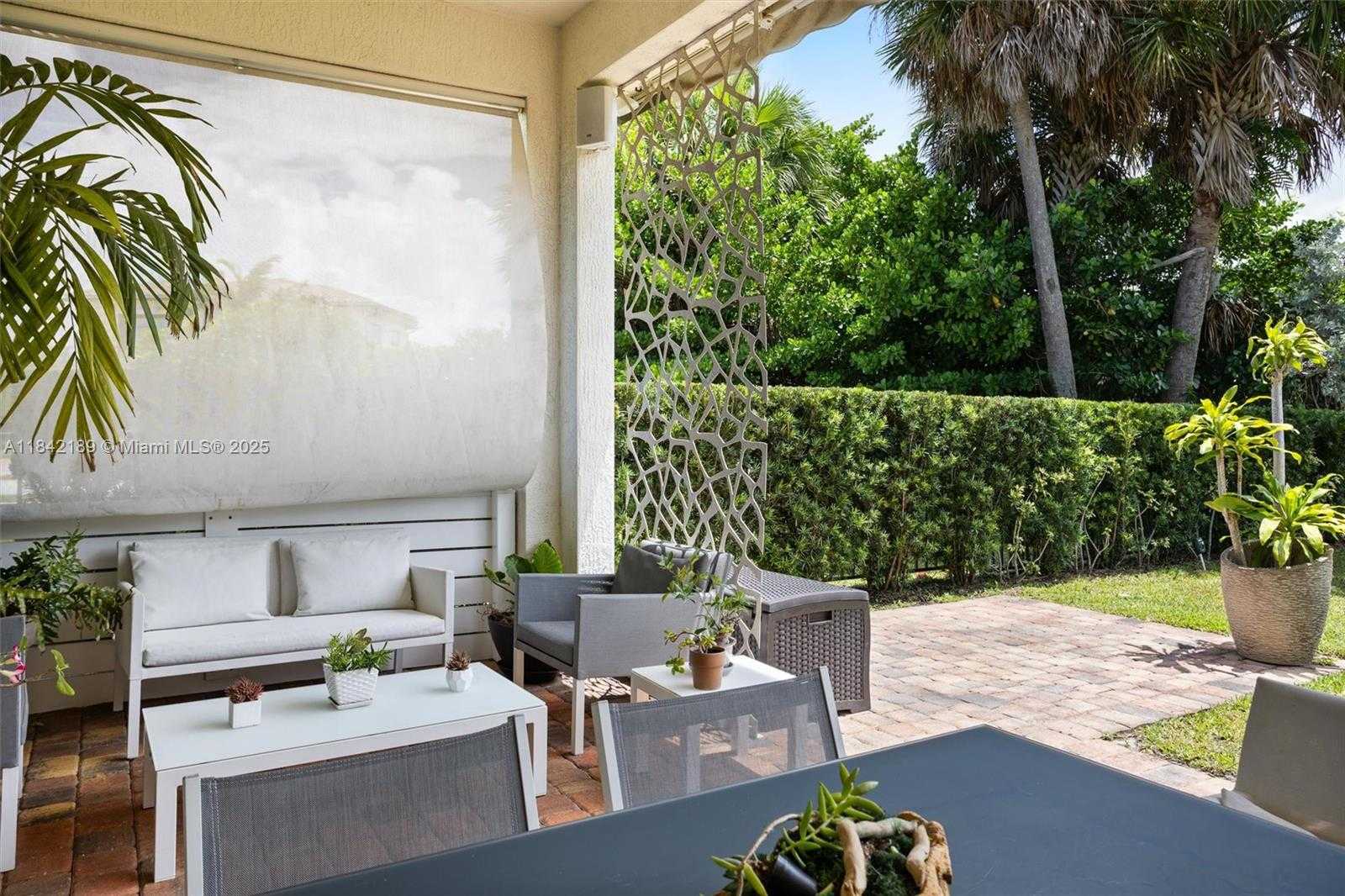 Small Image of 1126 SOUTH WEST 113TH WAY, Pembroke Pines Number 27