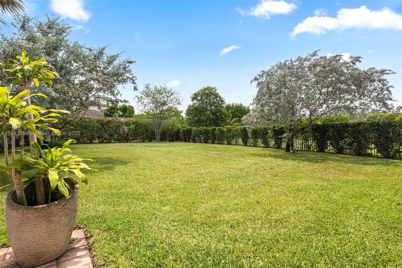 Small Image of 1126 SOUTH WEST 113TH WAY, Pembroke Pines Number 28