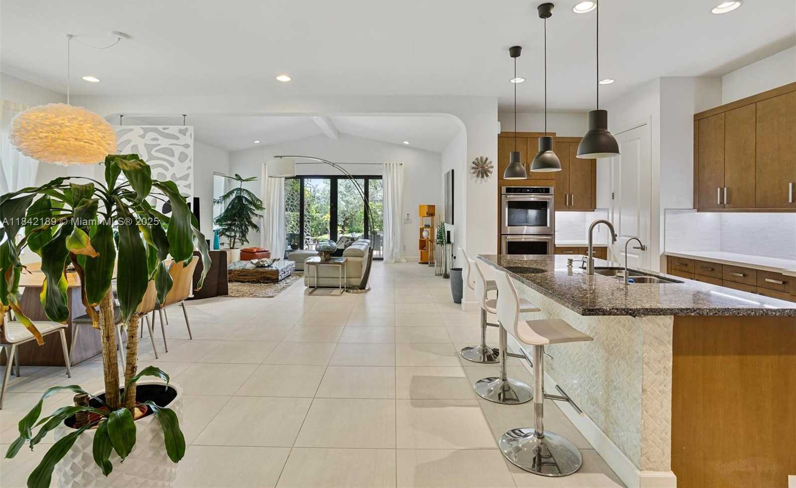 Small Image of 1126 SOUTH WEST 113TH WAY, Pembroke Pines Number 6