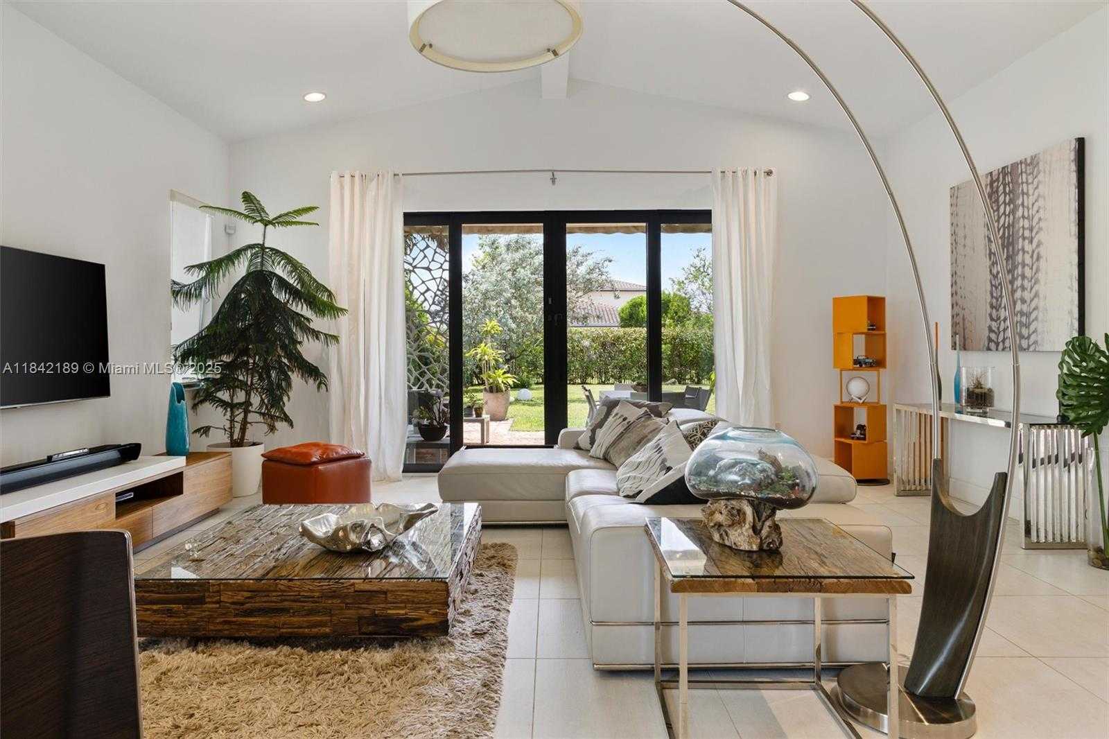 Small Image of 1126 SOUTH WEST 113TH WAY, Pembroke Pines Number 9