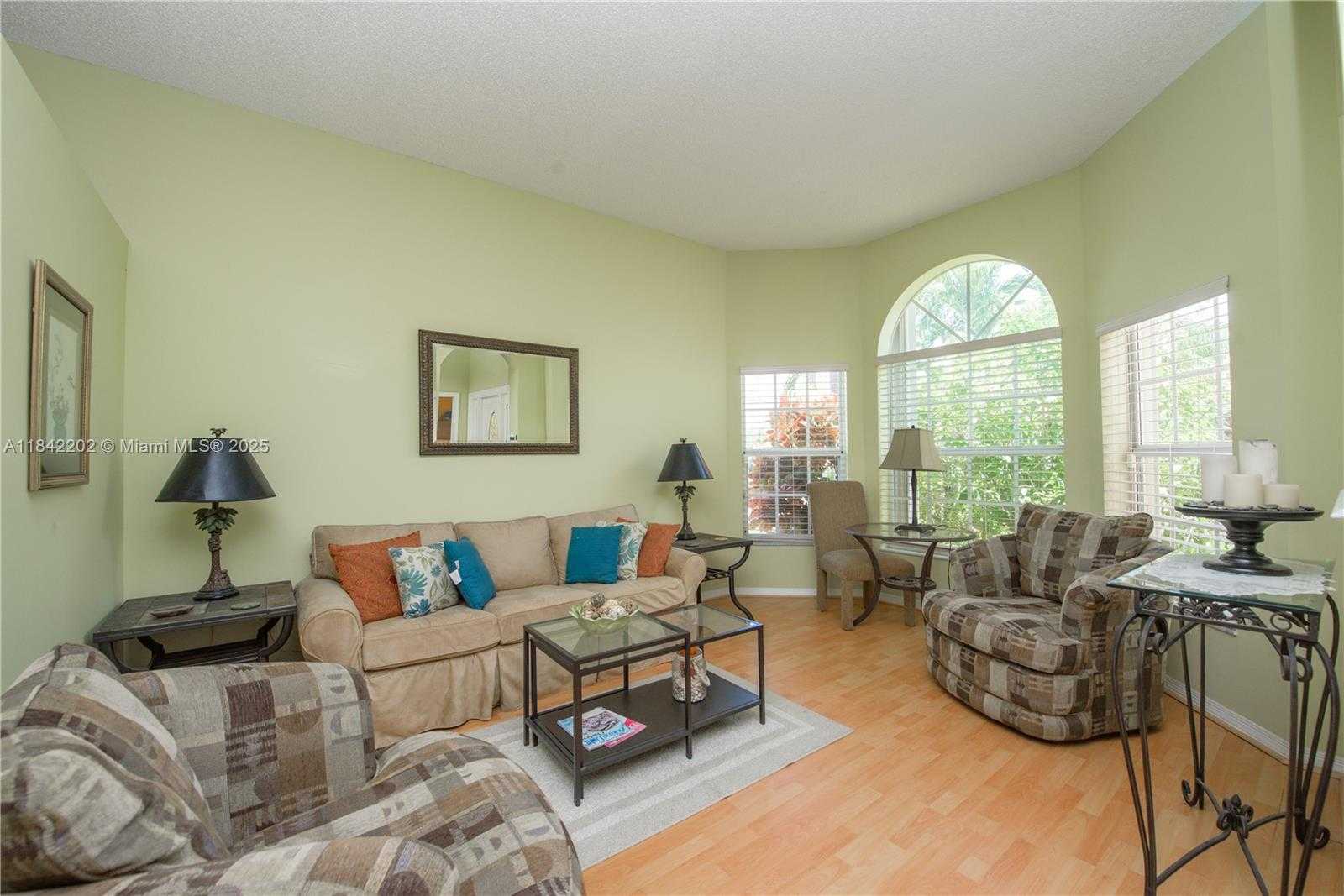 Small Image of 460 SOUTH EAST 24TH DR, Homestead Number 2