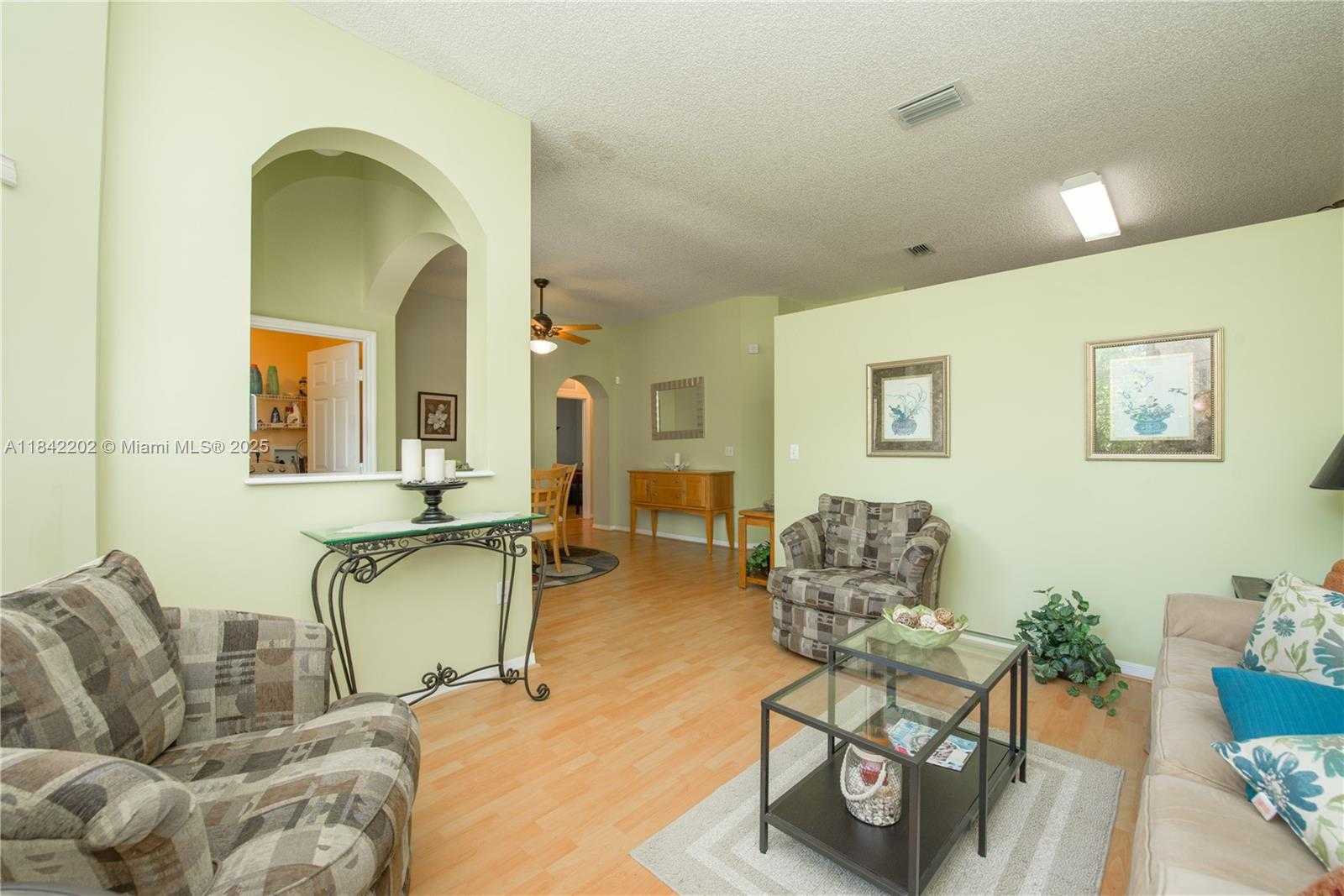 Small Image of 460 SOUTH EAST 24TH DR, Homestead Number 3