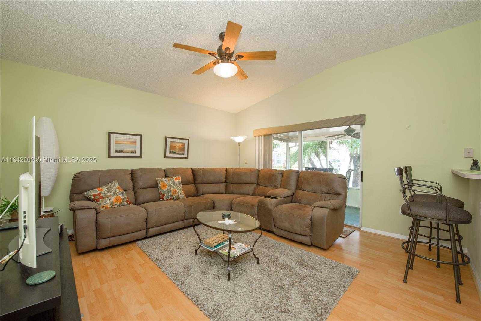Small Image of 460 SOUTH EAST 24TH DR, Homestead Number 6