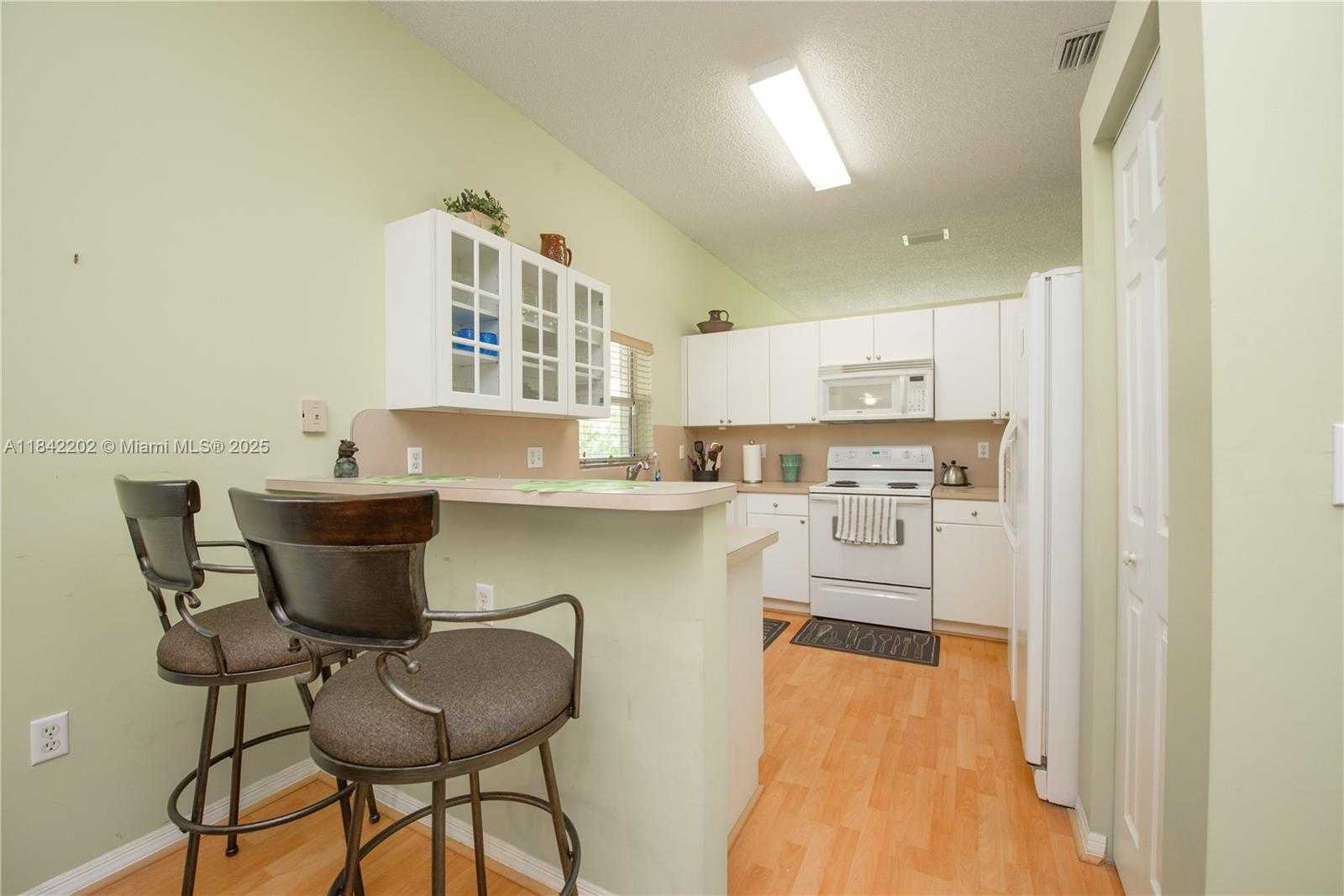 Small Image of 460 SOUTH EAST 24TH DR, Homestead Number 8
