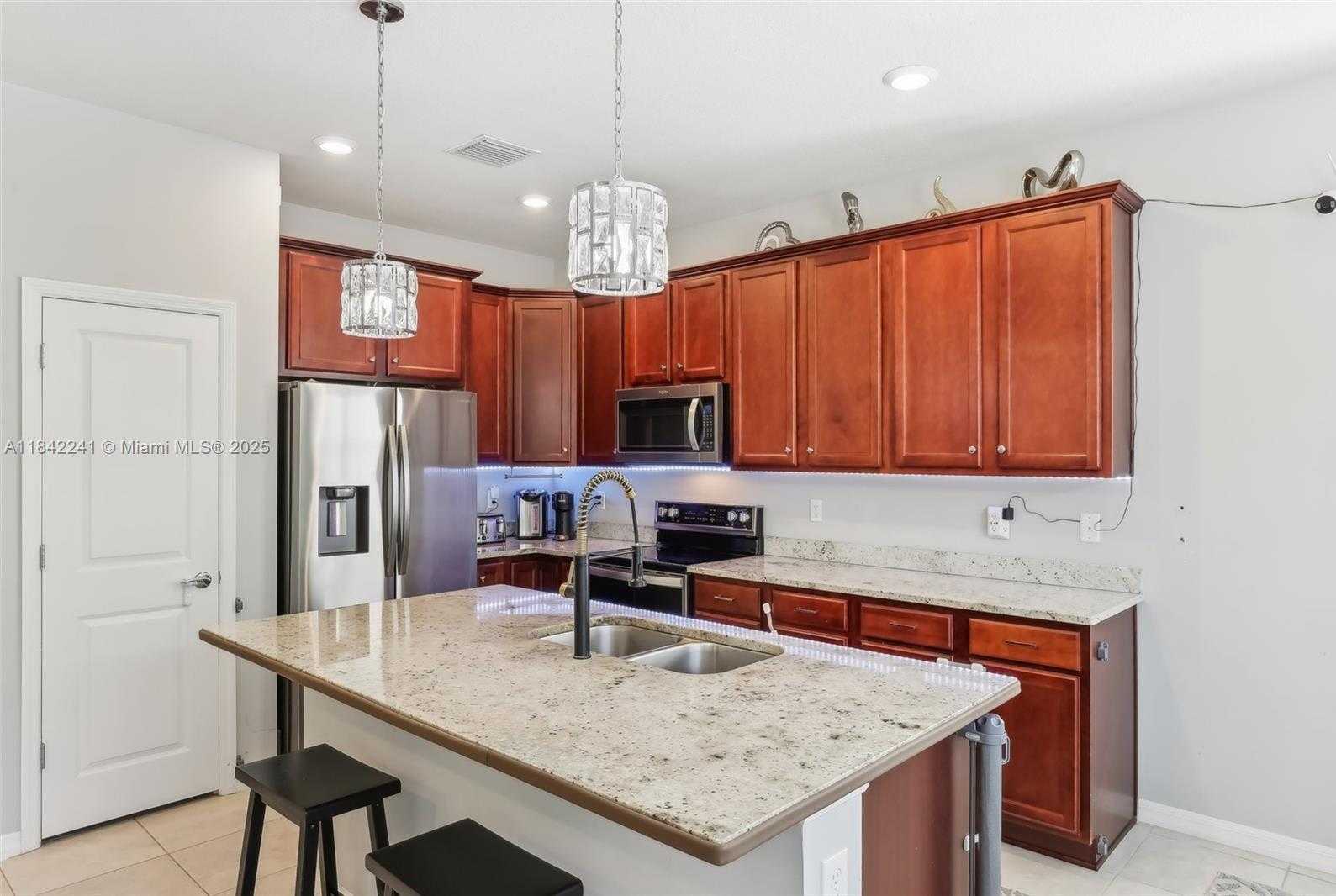 Small Image of 1402 MYRTLE OAK TER, Hollywood Number 12