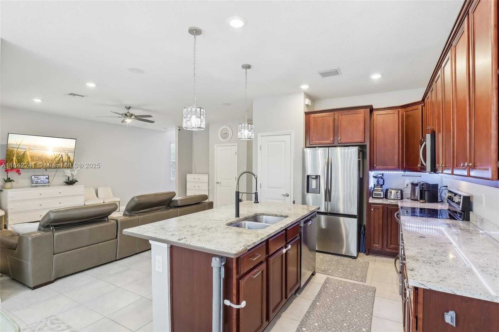 Small Image of 1402 MYRTLE OAK TER, Hollywood Number 13