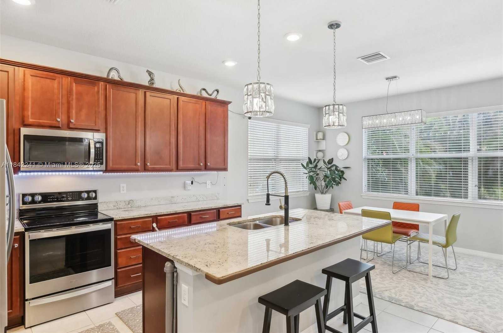 Small Image of 1402 MYRTLE OAK TER, Hollywood Number 15