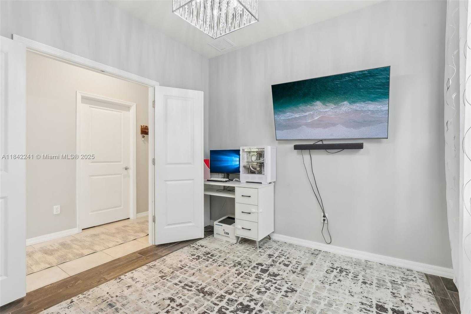 Small Image of 1402 MYRTLE OAK TER, Hollywood Number 21