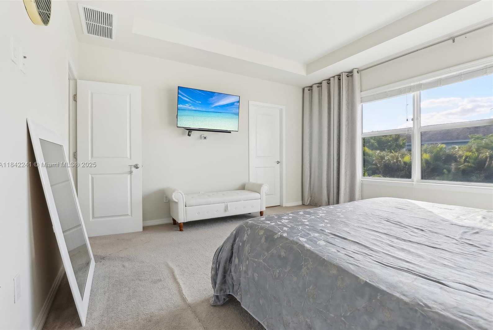 Small Image of 1402 MYRTLE OAK TER, Hollywood Number 23