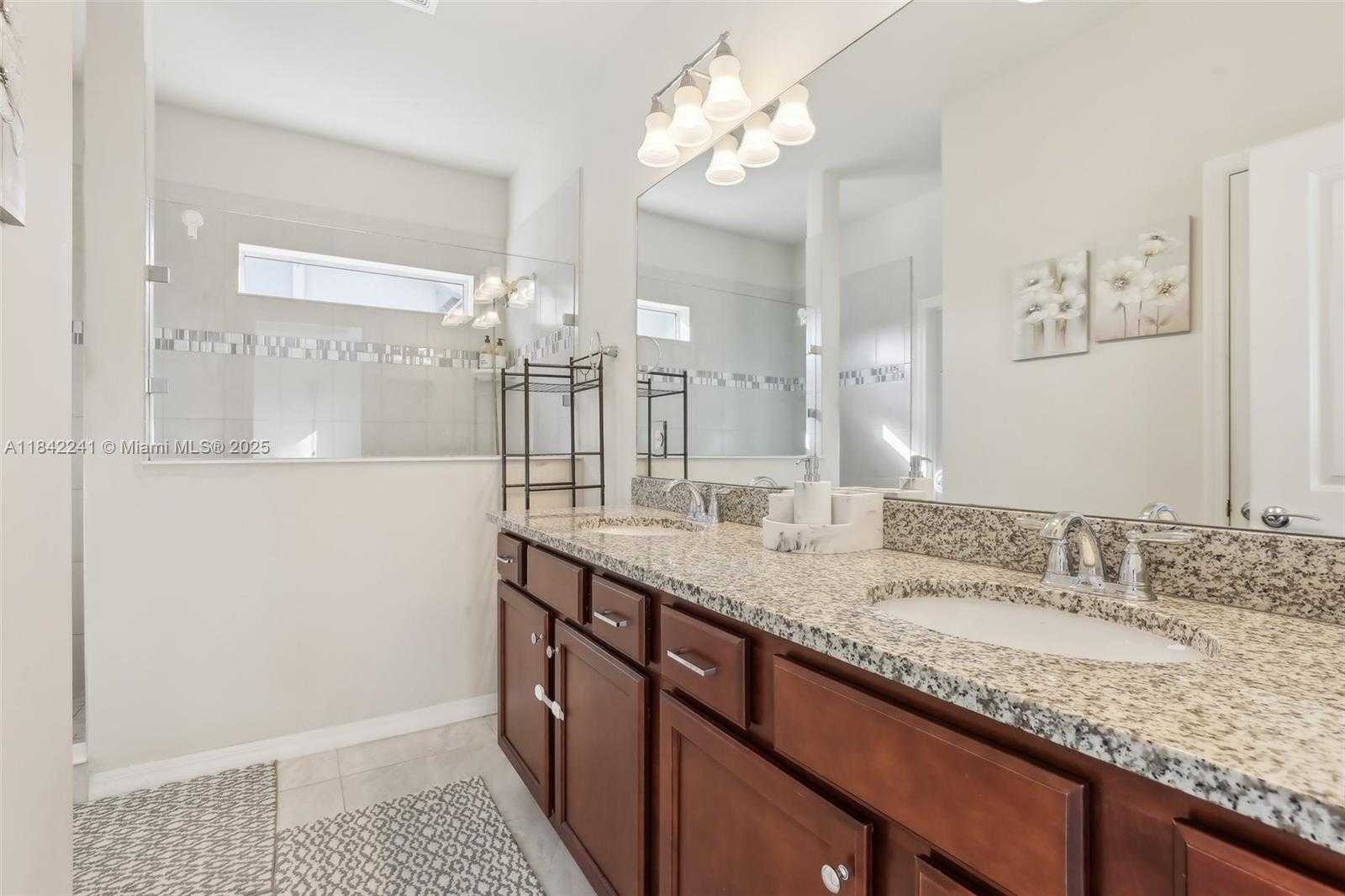 Small Image of 1402 MYRTLE OAK TER, Hollywood Number 24