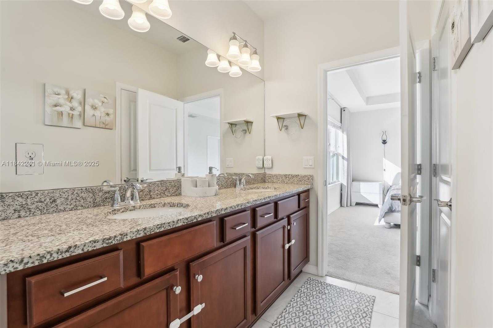 Small Image of 1402 MYRTLE OAK TER, Hollywood Number 25