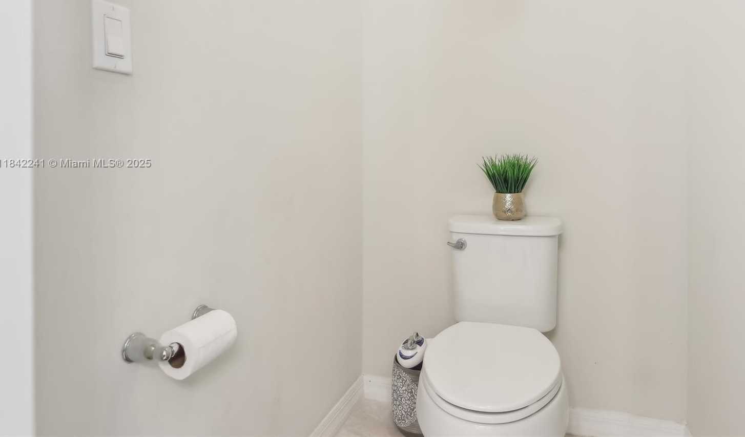 Small Image of 1402 MYRTLE OAK TER, Hollywood Number 26