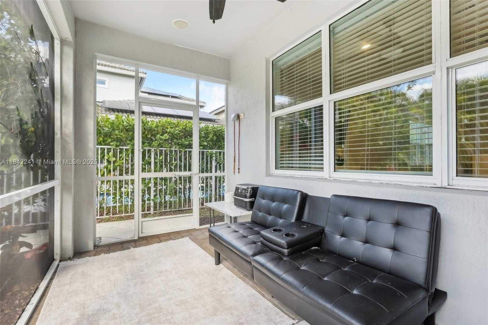 Small Image of 1402 MYRTLE OAK TER, Hollywood Number 43