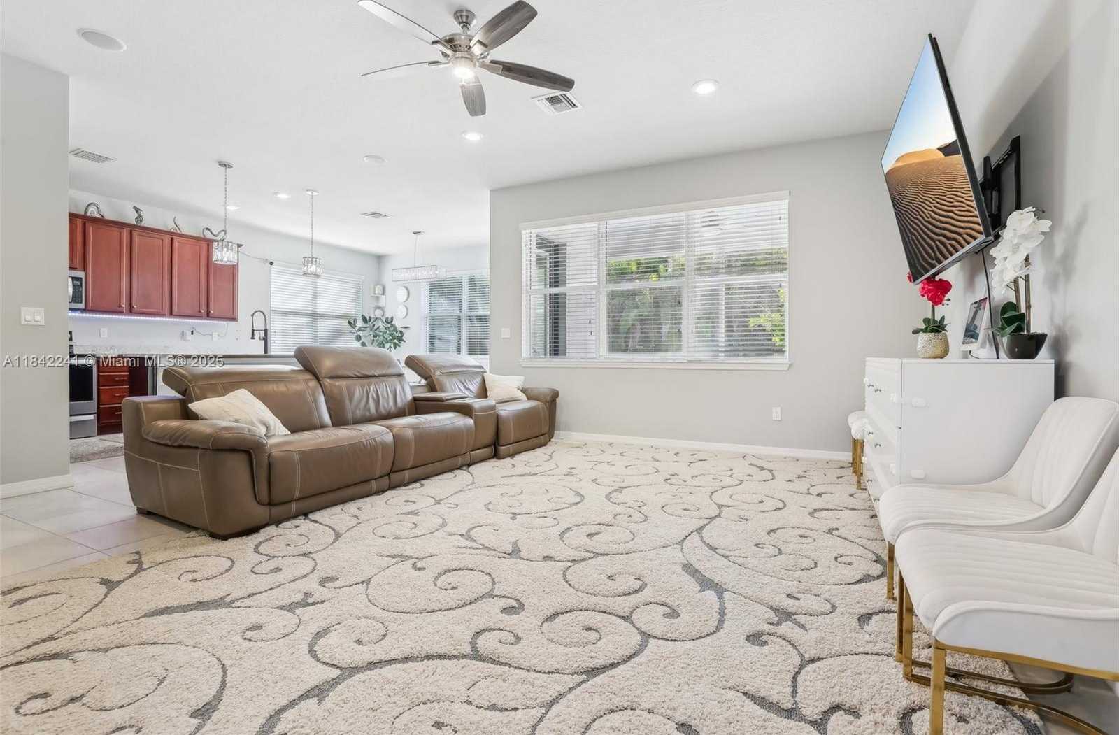 Small Image of 1402 MYRTLE OAK TER, Hollywood Number 7