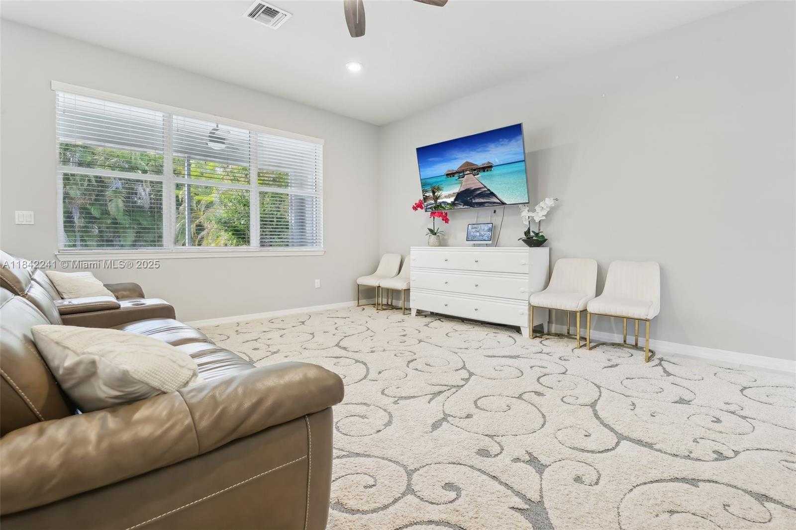 Small Image of 1402 MYRTLE OAK TER, Hollywood Number 8