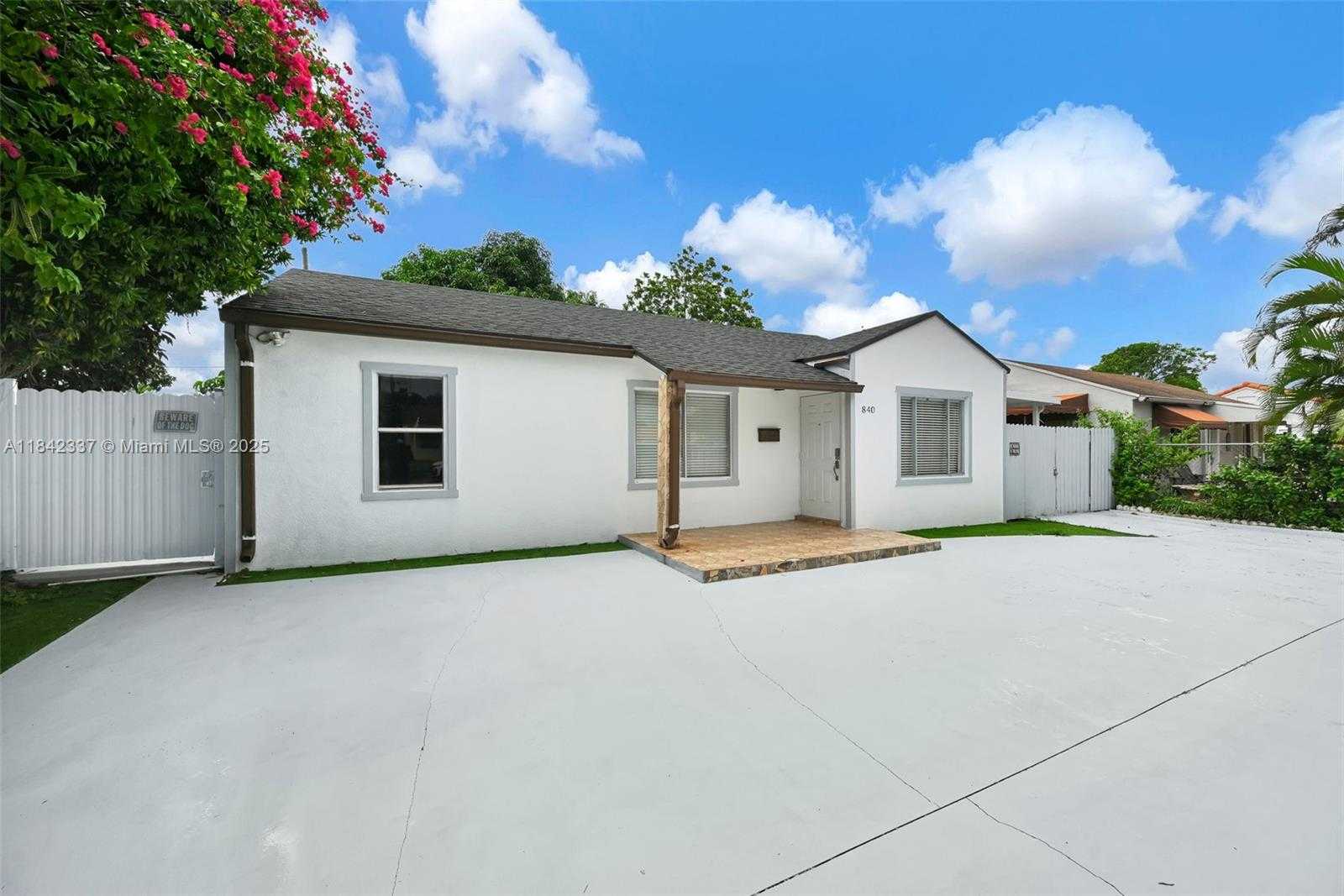 Small Image of 840 NORTH EAST 4TH PL, Hialeah Number 10