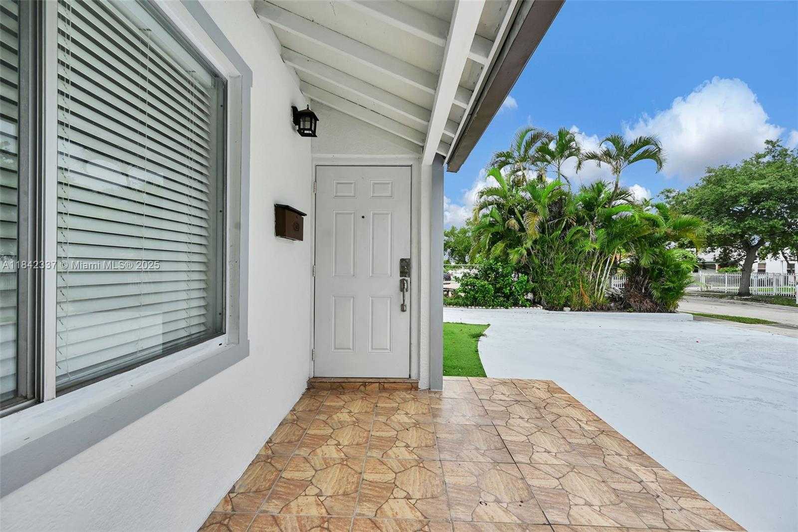 Small Image of 840 NORTH EAST 4TH PL, Hialeah Number 11