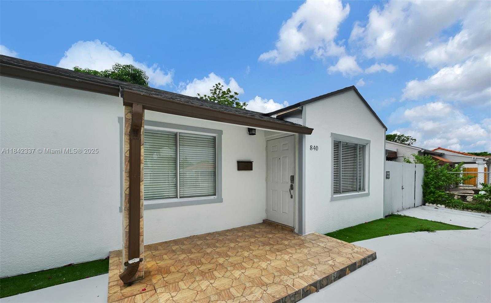 Small Image of 840 NORTH EAST 4TH PL, Hialeah Number 12