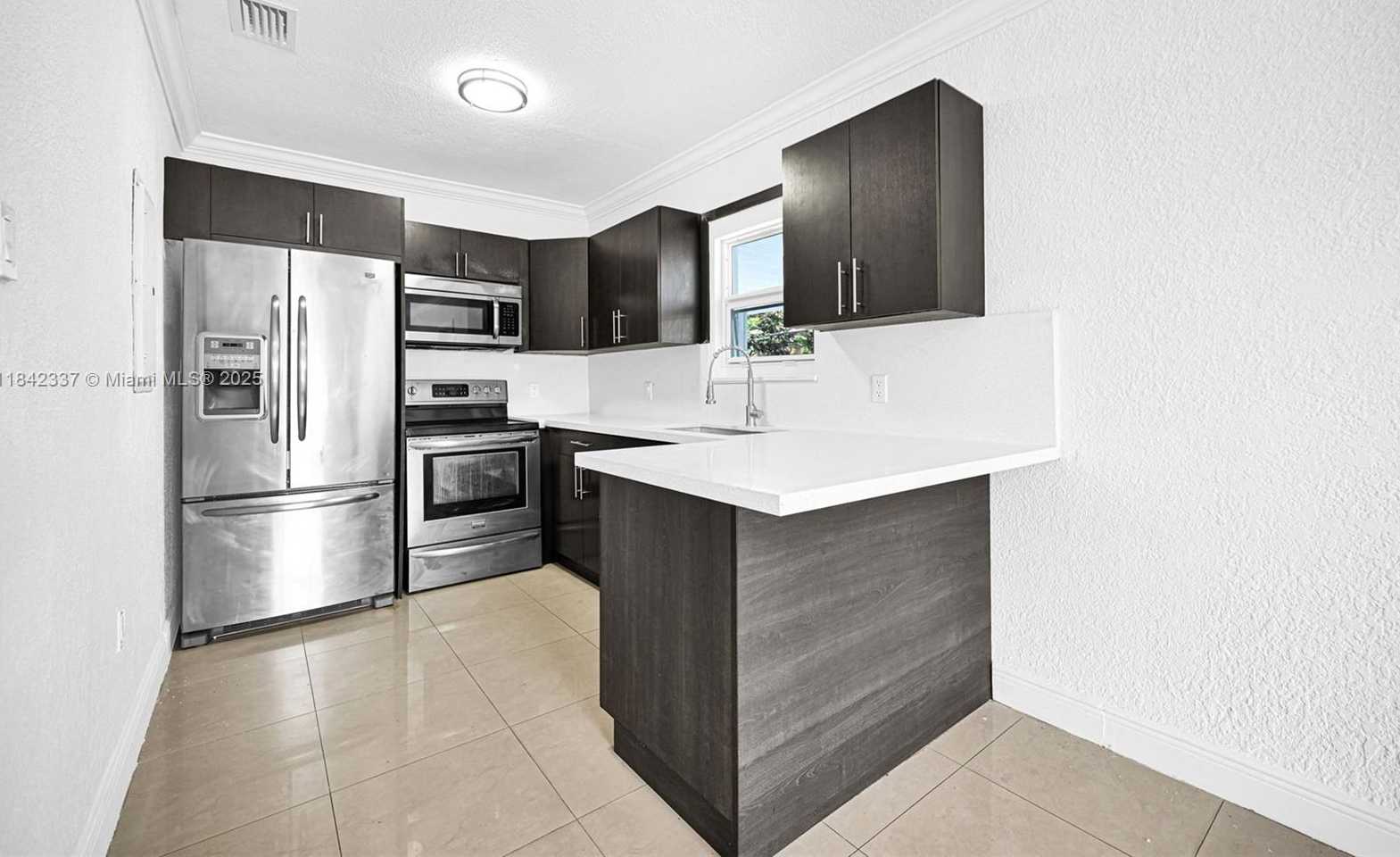 Small Image of 840 NORTH EAST 4TH PL, Hialeah Number 13
