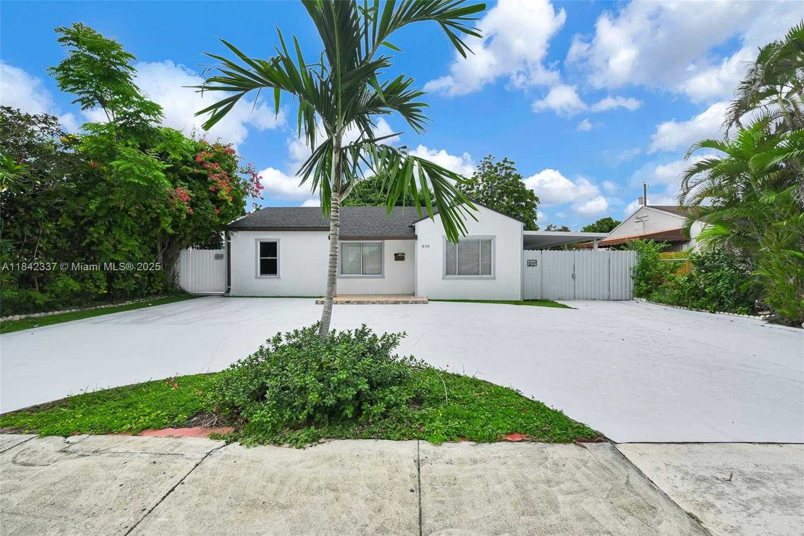 Small Image of 840 NORTH EAST 4TH PL, Hialeah Number 2