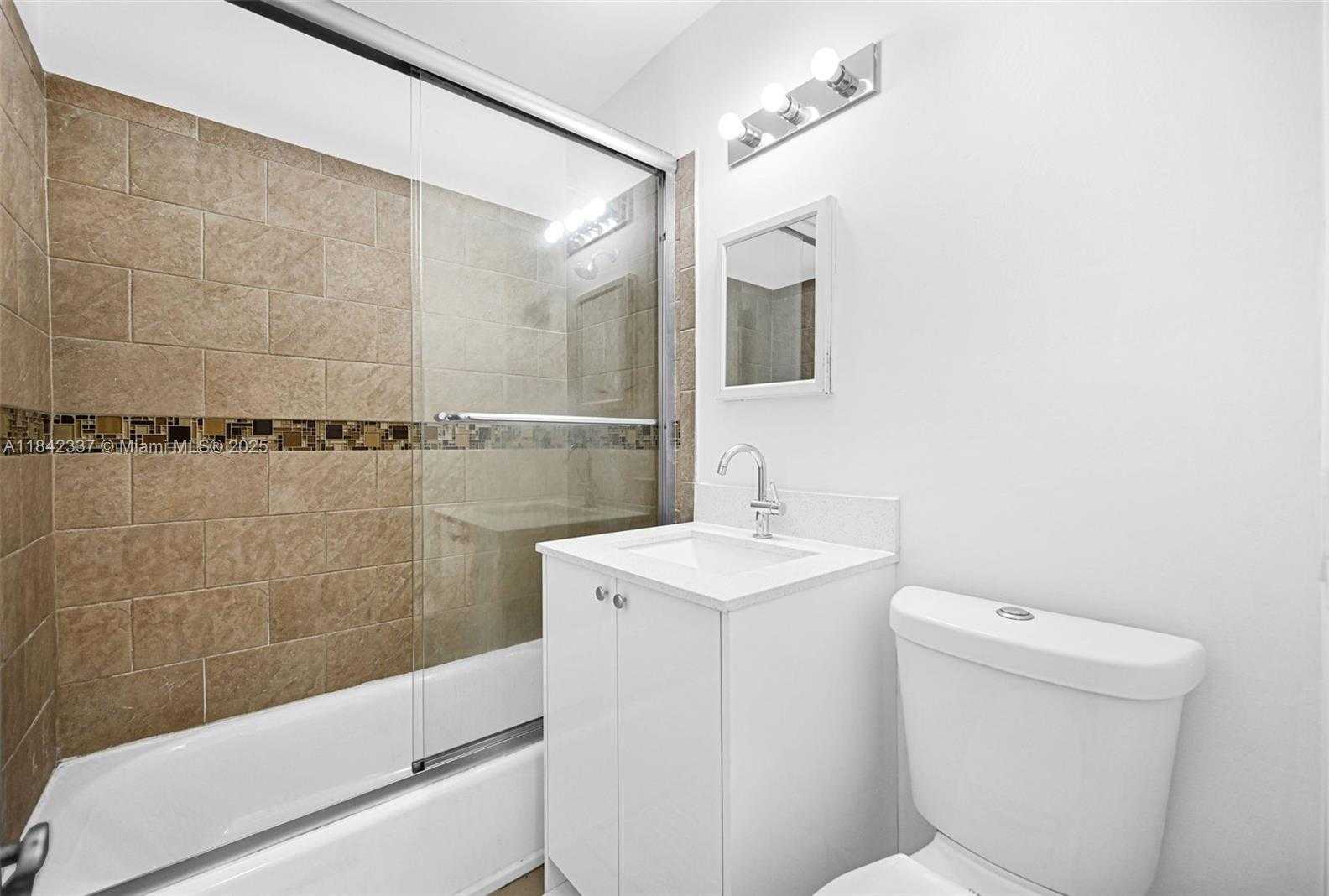 Small Image of 840 NORTH EAST 4TH PL, Hialeah Number 23
